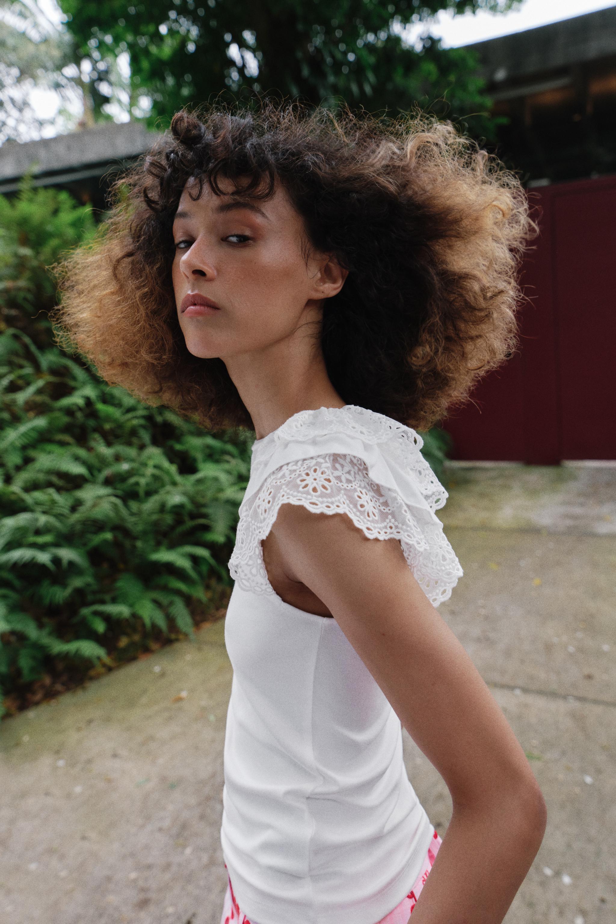 SHORT SLEEVE EMBROIDERED T-SHIRT